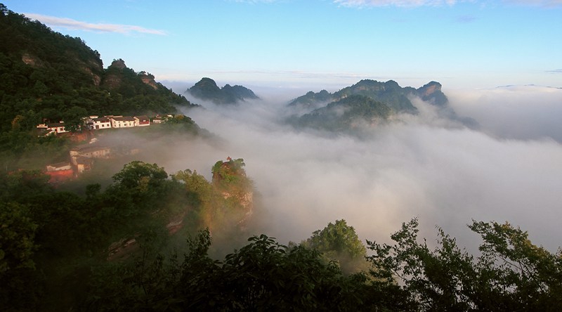 仙居（作者：胡宏坤；；；；；；；拍摄所在：休宁县齐云山镇齐云山村；；；；；；；联系电话：18955966555；；；；；；；联系地点：休宁县工商局）.jpg